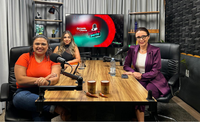 Gisele Paula no Episódio 17 da Jornada do Cliente falando sobre felicidade do cliente como estratégia sustentável de crescimento