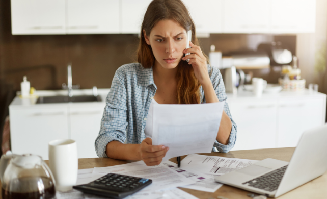 inadimplência no Brasil cresce em 2026 segundo SPC e Serasa