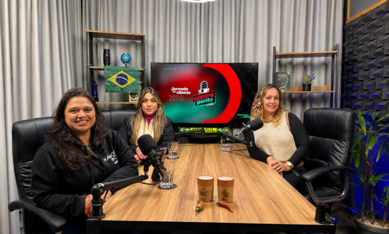 Alessandra Bonini, Bianca Marques e Keli Cruz durante gravação do podcast Jornada do Cliente no estúdio ContraPonto
