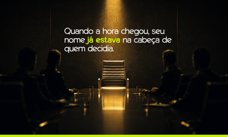 Cadeira vazia em sala de reuniões representando marca pessoal, posicionamento profissional e lembrança na tomada de decisão