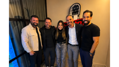 Equipe do Contra Ponto reunida durante a inauguração do novo Studio Contra Ponto na Avenida Paulista, em São Paulo, marcando uma nova fase do maior podcast brasileiro sobre crédito, cobrança, inovação, marketing e tecnologia.