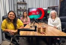 Bianca Marques e Alessandra Bonini recebem convidadas durante gravação da Jornada do Cliente no Podcast ContraPonto sobre Customer Experience, liderança e experiência do cliente.