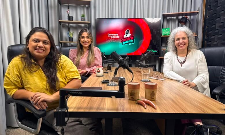 Bianca Marques e Alessandra Bonini recebem convidadas durante gravação da Jornada do Cliente no Podcast ContraPonto sobre Customer Experience, liderança e experiência do cliente.