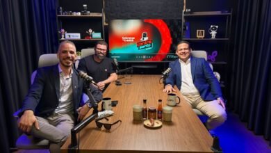 Felipe Borges, Pedro Felipe e Marcos Guerra durante gravação do Podcast ContraPonto discutindo busca e apreensão, recuperação de crédito, tecnologia e inovação no mercado de cobrança.