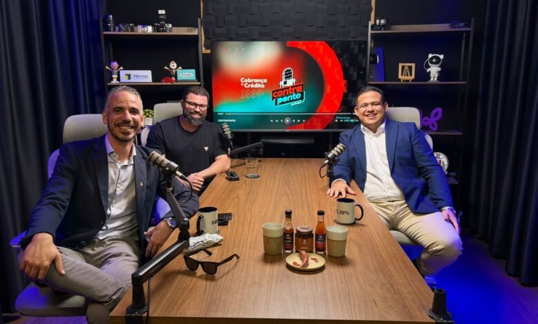 Felipe Borges, Pedro Felipe e Marcos Guerra durante gravação do Podcast ContraPonto discutindo busca e apreensão, recuperação de crédito, tecnologia e inovação no mercado de cobrança.