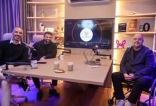 Equipe do Contra Ponto reunida durante a inauguração do novo Studio Contra Ponto na Avenida Paulista, em São Paulo, marcando uma nova fase do maior podcast brasileiro sobre crédito, cobrança, inovação, marketing e tecnologia, recebendo Eduardo Tambellini