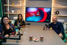Alessandra Bonini e Bianca Marques recebem Luiz no estúdio do Jornada do Cliente para um episódio sobre negociação digital, Inteligência Artificial, comunicação inteligente e experiência do consumidor na recuperação de crédito.