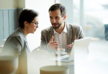 Liderança humanizada fortalece equipes por meio do diálogo e do feedback
