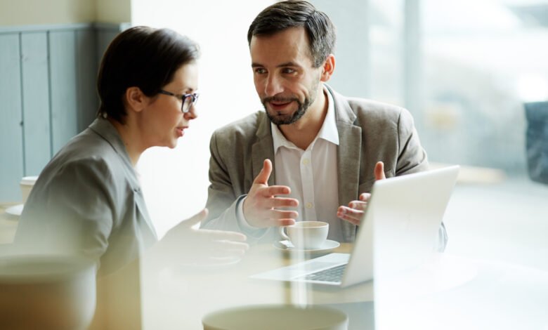 Liderança humanizada fortalece equipes por meio do diálogo e do feedback