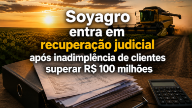 Soyagro entra em recuperação judicial após inadimplência de clientes superar R$ 100 milhões, com plantação de soja, colheitadeira e documentos financeiros ao fundo