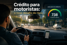 Motorista profissional em veículo durante análise de crédito e avaliação de risco