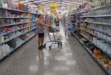 Portal de Notícias ContraPonto: consumidores fazem compras em supermercado, ilustrando os dados de vendas do varejo brasileiro divulgados pelo IBGE em agosto de 2026. Copiar texto ALT